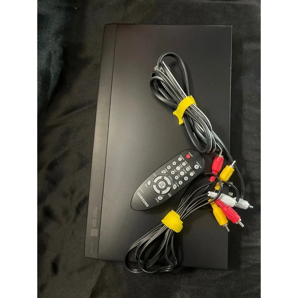 Samsung DVD-P190 DVD Player‎ Black with Remote and RCA Cables Home Theater